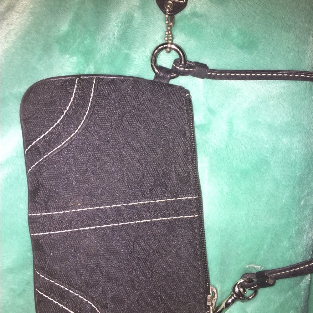 Coach wristlet - Picture 2 of 4